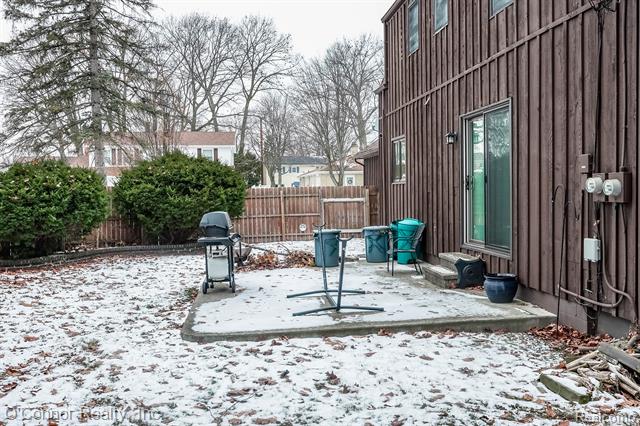 Builiding view thirty for 2925 Linda, Port Huron, MI. 48060