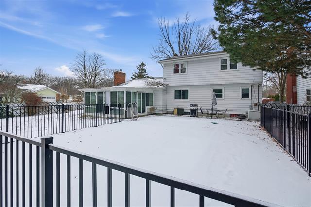 Builiding view seventeen for 1828 Kennelworth, Port Huron, MI. 48060