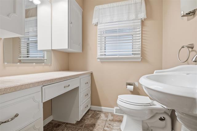 Builiding view ten for 1828 Kennelworth, Port Huron, MI. 48060