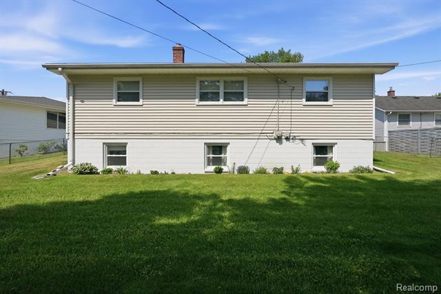 Builiding view twenty five for 3118 Elk, Port Huron, MI. 48060
