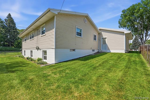 Builiding view twenty four for 3118 Elk, Port Huron, MI. 48060