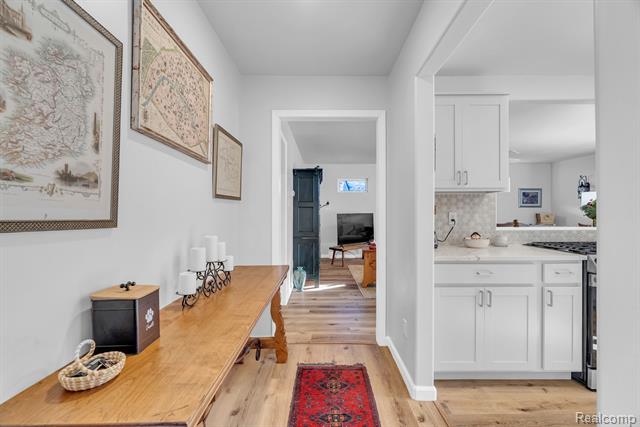 Builiding view eight for 5569 Lakeshore, Fort Gratiot, MI. 48059