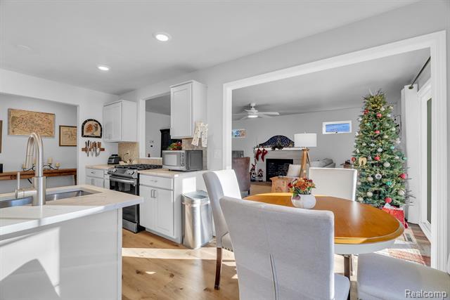 Builiding view fourteen for 5569 Lakeshore, Fort Gratiot, MI. 48059