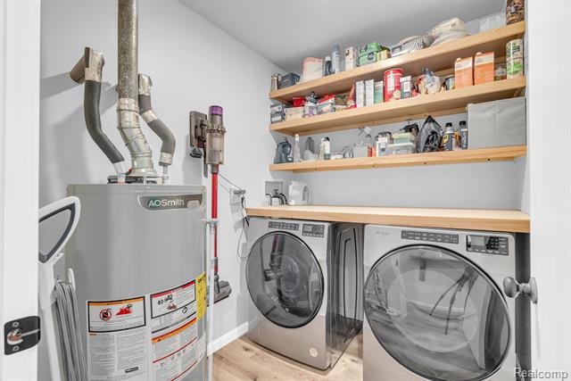 Builiding view nineteen for 5569 Lakeshore, Fort Gratiot, MI. 48059