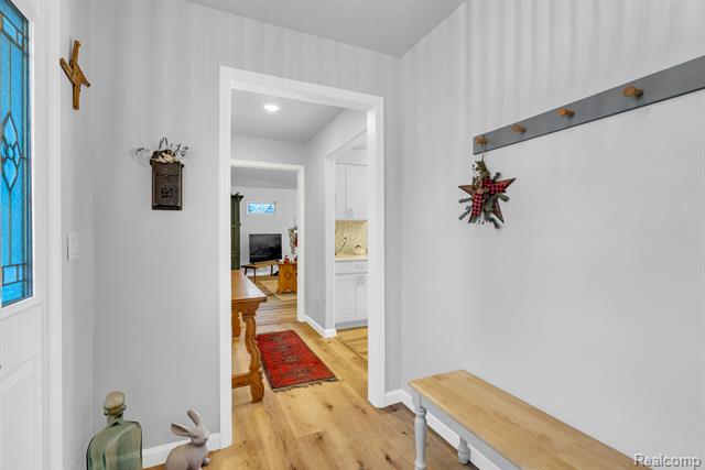 Builiding view seven for 5569 Lakeshore, Fort Gratiot, MI. 48059