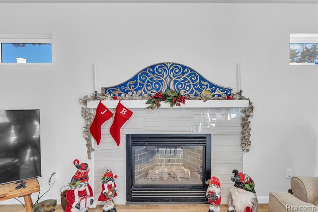 Builiding view seventeen for 5569 Lakeshore, Fort Gratiot, MI. 48059