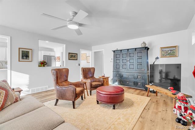 Builiding view sixteen for 5569 Lakeshore, Fort Gratiot, MI. 48059