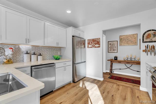 Builiding view thirteen for 5569 Lakeshore, Fort Gratiot, MI. 48059