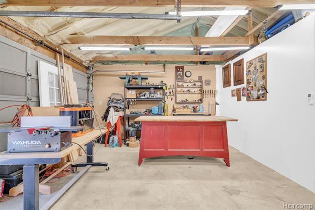 Builiding view thirty nine for 5569 Lakeshore, Fort Gratiot, MI. 48059