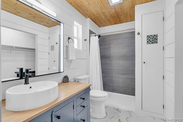 Builiding view thirty seven for 5569 Lakeshore, Fort Gratiot, MI. 48059