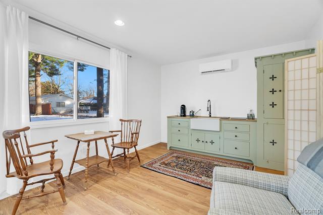 Builiding view thirty three for 5569 Lakeshore, Fort Gratiot, MI. 48059