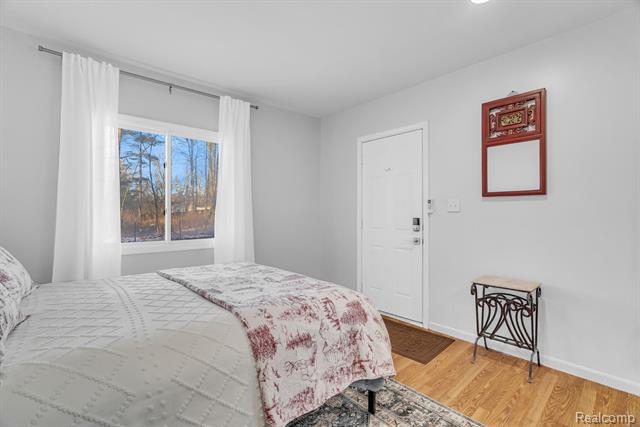 Builiding view thirty two for 5569 Lakeshore, Fort Gratiot, MI. 48059