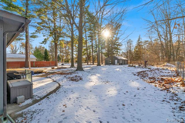 Builiding view thirty for 5569 Lakeshore, Fort Gratiot, MI. 48059