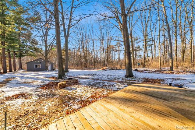 Builiding view twenty eight for 5569 Lakeshore, Fort Gratiot, MI. 48059