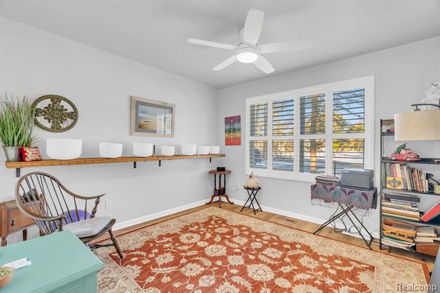 Builiding view twenty one for 5569 Lakeshore, Fort Gratiot, MI. 48059