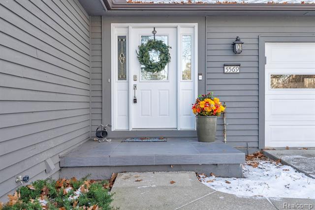 Builiding view two for 5569 Lakeshore, Fort Gratiot, MI. 48059