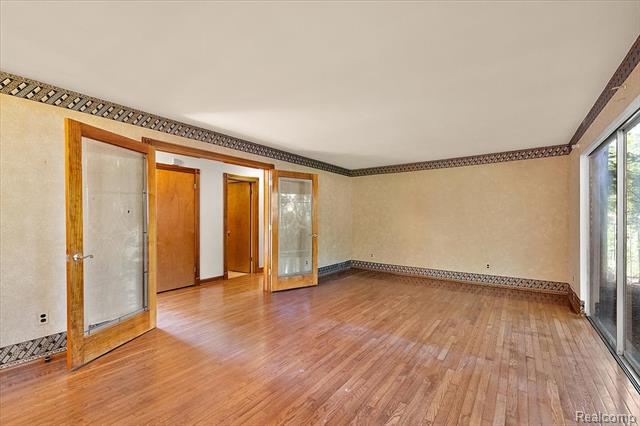 Builiding view fifteen for 1631 E Elza, Hazel Park, MI. 48030