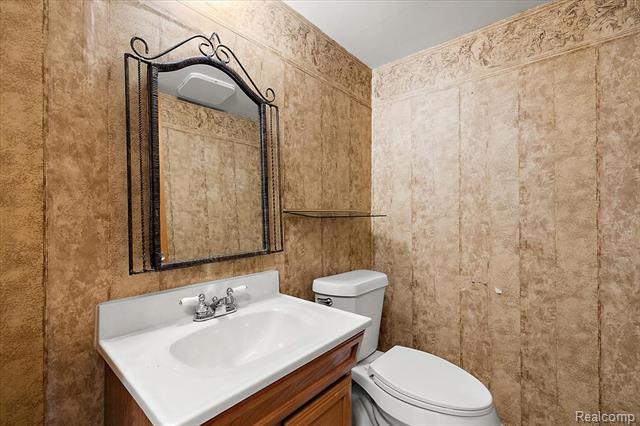 Builiding view fifty five for 1631 E Elza, Hazel Park, MI. 48030