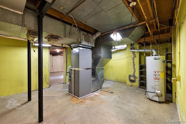 Builiding view fifty nine for 1631 E Elza, Hazel Park, MI. 48030