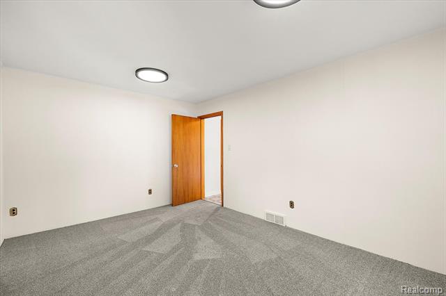 Builiding view fifty one for 1631 E Elza, Hazel Park, MI. 48030