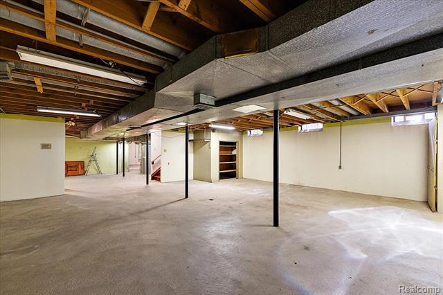 Builiding view fifty seven for 1631 E Elza, Hazel Park, MI. 48030
