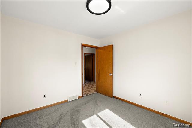 Builiding view fifty for 1631 E Elza, Hazel Park, MI. 48030