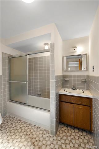 Builiding view forty eight for 1631 E Elza, Hazel Park, MI. 48030