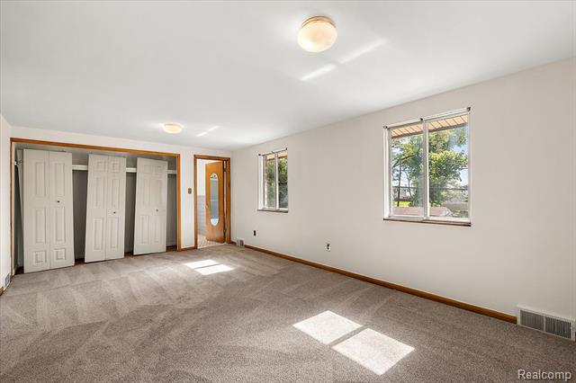 Builiding view forty four for 1631 E Elza, Hazel Park, MI. 48030