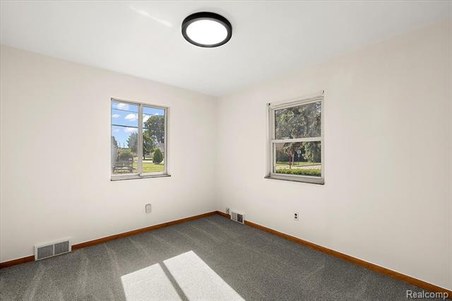 Builiding view forty nine for 1631 E Elza, Hazel Park, MI. 48030