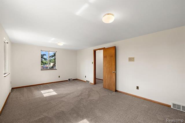 Builiding view forty six for 1631 E Elza, Hazel Park, MI. 48030