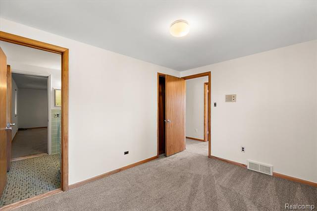 Builiding view forty two for 1631 E Elza, Hazel Park, MI. 48030