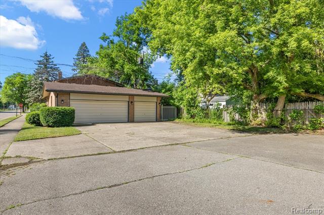 Builiding view four for 1631 E Elza, Hazel Park, MI. 48030