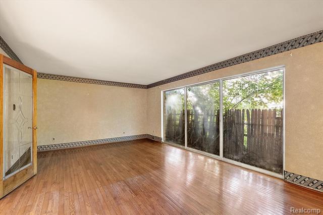 Builiding view sixteen for 1631 E Elza, Hazel Park, MI. 48030