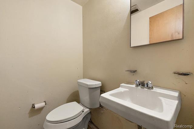 Builiding view sixty four for 1631 E Elza, Hazel Park, MI. 48030