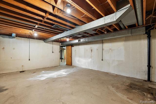 Builiding view sixty three for 1631 E Elza, Hazel Park, MI. 48030