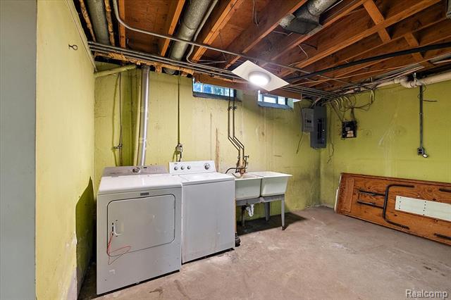 Builiding view sixty for 1631 E Elza, Hazel Park, MI. 48030