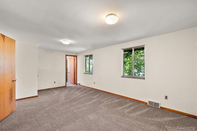 Builiding view thirty five for 1631 E Elza, Hazel Park, MI. 48030