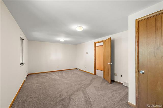 Builiding view thirty seven for 1631 E Elza, Hazel Park, MI. 48030