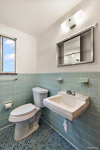 Builiding view thirty three for 1631 E Elza, Hazel Park, MI. 48030