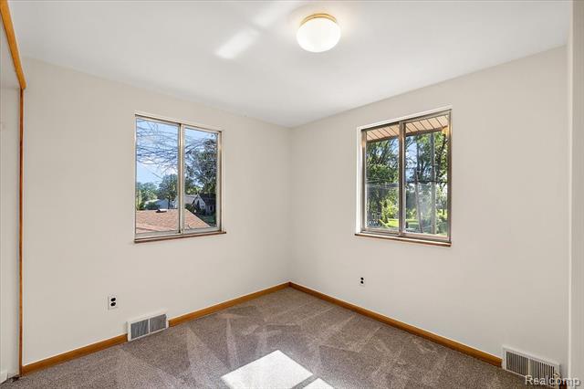 Builiding view twenty eight for 1631 E Elza, Hazel Park, MI. 48030