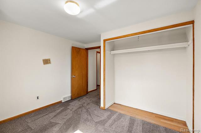 Builiding view twenty nine for 1631 E Elza, Hazel Park, MI. 48030