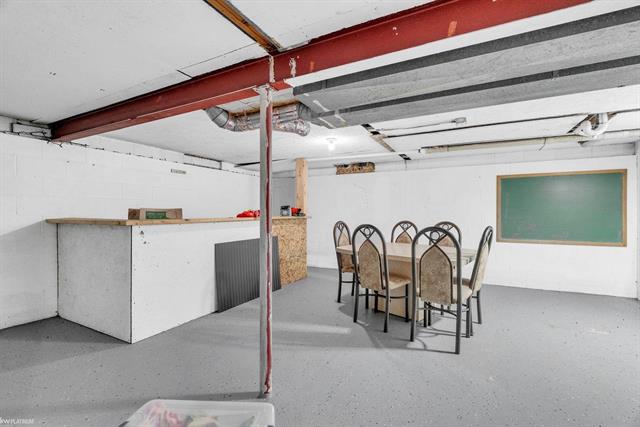 Builiding view thirty nine for 15183 Yale, Yale, MI. 48097