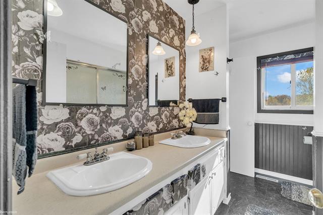 Builiding view thirty two for 15183 Yale, Yale, MI. 48097