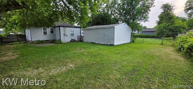 Builiding view seventeen for 30 W Maxlow, Hazel Park, MI. 48030