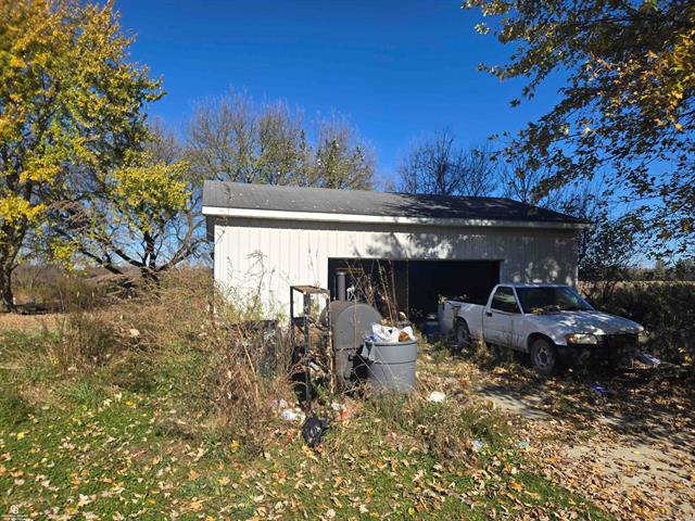 Builiding view five for 7864 Yale, Avoca, MI. 48006