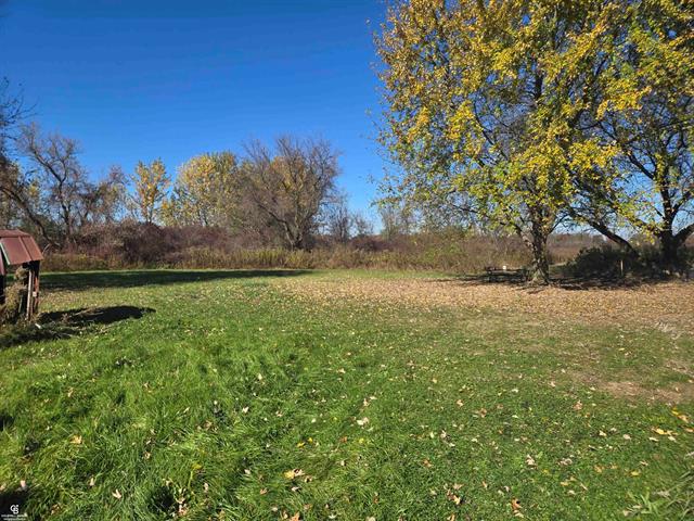 Builiding view six for 7864 Yale, Avoca, MI. 48006