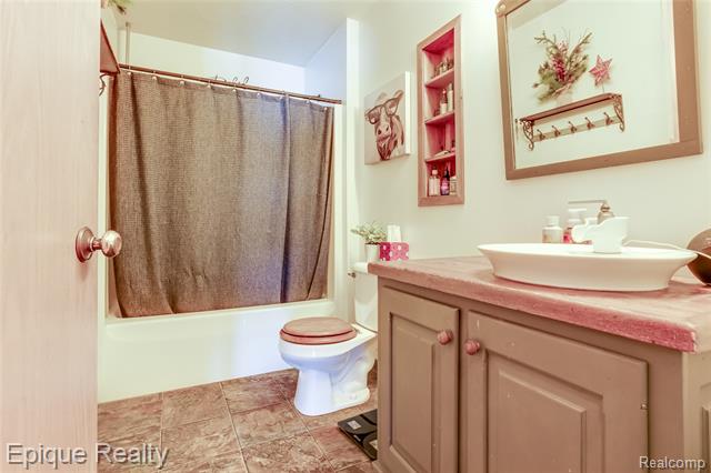 Builiding view twelve for 8662 Mason, Yale, MI. 48097