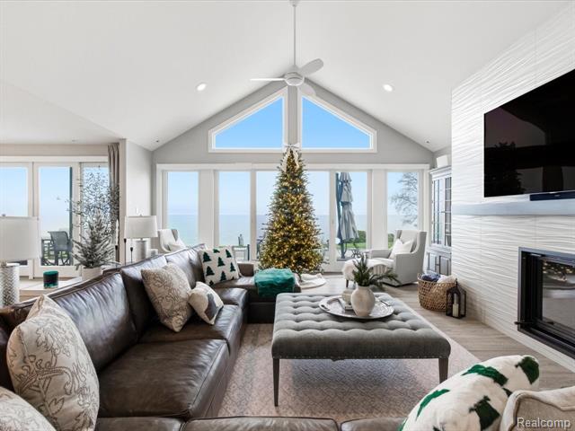 Builiding view eight for 8442 Lakeshore, Fort Gratiot, MI. 48059