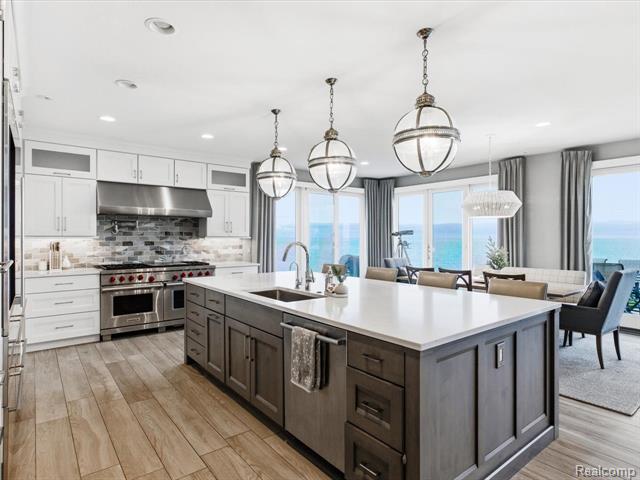 Builiding view fifteen for 8442 Lakeshore, Fort Gratiot, MI. 48059