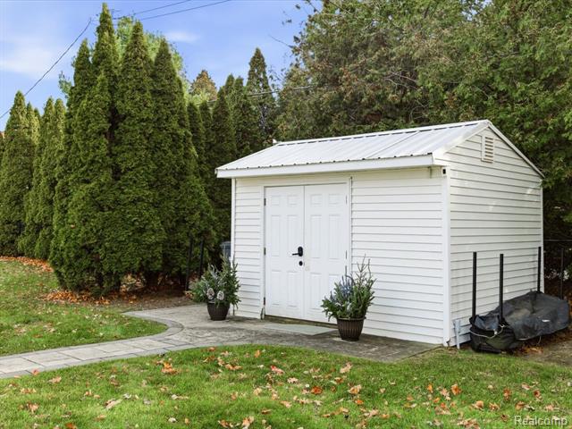 Builiding view fifty one for 8442 Lakeshore, Fort Gratiot, MI. 48059